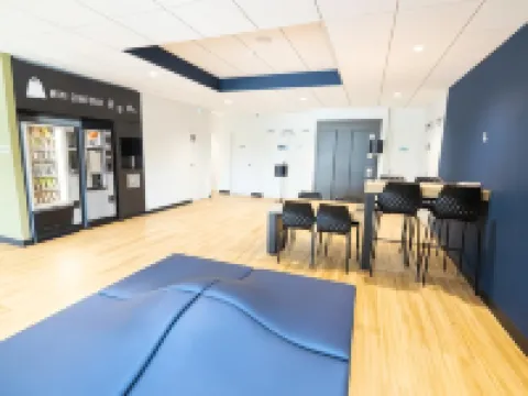 瓦朗斯北部基里亞德德德瑞酒店-布爾格萊瓦朗斯 得弘酒店