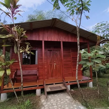 Cabañas Los Laguitos Rio Celeste