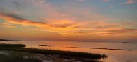 Cozy Beach Cottage 2 blocks to beach near entertainment food & Fun, screen porch