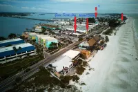 A+ Beachfront Location Bradenton Beach Anna Maria Island with Hot Tub
