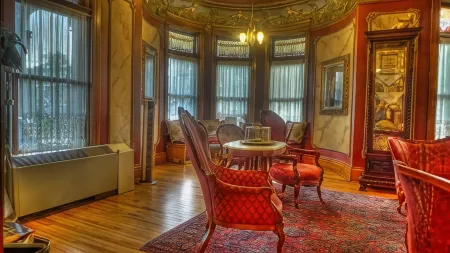 The Redstone Inn and Suites Отели рядом с достопримечательностью «Университет Дабек»