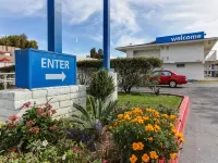 Super 8 by Wyndham Santa Clara Отели рядом с достопримечательностью «Торгово-развлекательный квартал Сантана-Роу»