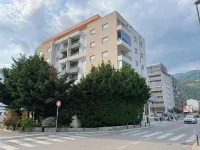 Azure Apartments Hotel a 