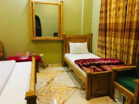 Hotel Five Star & Restaurant Отели в г. Ингародерай