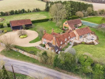 Barn conversion, 10 mins from Henley-on-Thames. Tennis court & indoor pool. Отели рядом с достопримечательностью «Stonor Park & Gardens»