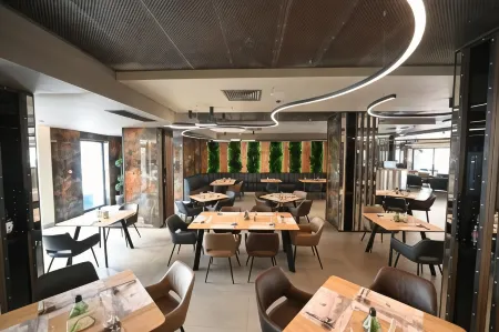 Aniroc Signature Hotel