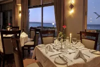 Lüderitz Nest Hotel - parking