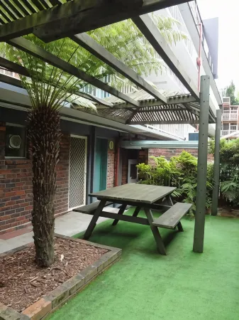 Adina Place Motel Apartments Отели рядом с достопримечательностью «National Automobile Museum of Tasmania»