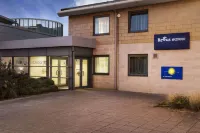 Days Inn by Wyndham Cannock Norton Canes M6 Toll - parking
