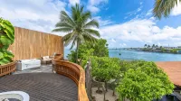 Villa Escalesia Galápagos Waterfront Hotel