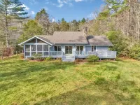 Escape to Serenity: Lakefront Paradise Awaits! AMENITIES INCLUDED