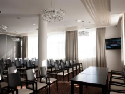 Hotel Leon & Spa アラドのホテル