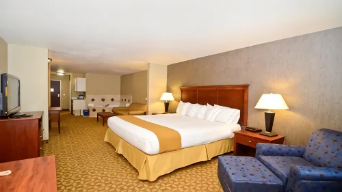 Holiday Inn Express & Suites Fort Atkinson