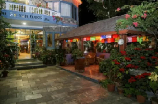 Hotel Silver Oaks Inn