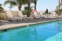 LA Crystal Hotel - Pools
