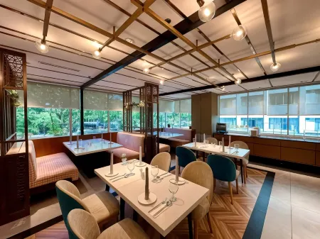 King Park Hotel Kota Kinabalu Отели рядом с достопримечательностью «Handicraft Market»