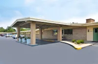 Americas Best Value Inn Iola Hotels in 