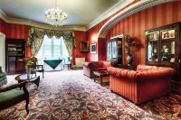 Mansion House Hotel فنادق في إلجين