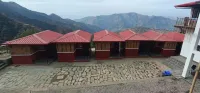 Chakrata Sky Hills Resort & Restaurant Mahasu Devta Temple附近的飯店