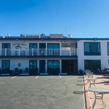 Dolphin Cove Motel
