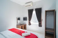 RedDoorz Syariah Near Tugu Dodol Kandangan