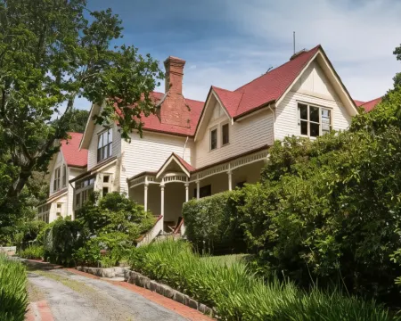 Franklin Manor Hotels in Strahan