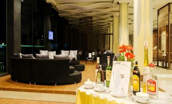 Alvarez Hotel