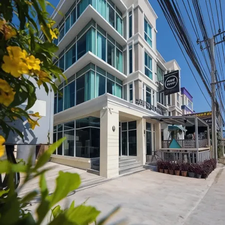 Sleep to Fly Hotel & Hostel Suvarnabhumi Airport Отели рядом с достопримечательностью «Школа Тхепсирин Ромклао»