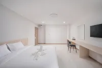 Cloud9 Stay Chiang Mai Hotels in Nawarat