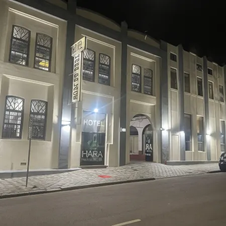 Hara Palace Hotel Отели рядом с достопримечательностью «Футбольный стадион «Арена Байшада»»