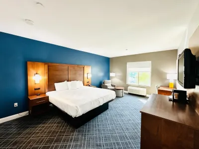 Comfort Inn & Suites Plainville-Foxboro Hotels near Wrentham State Forest