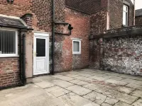 Modern Comfy 2-Bedroom Flat in St Helens