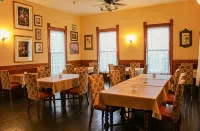 Woodbine Inn and Restaurant - Pysäköinti