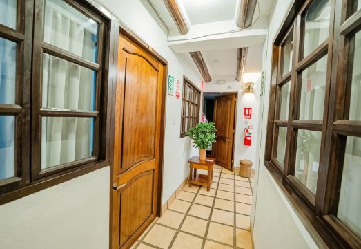 Vilas Insight Hotel의 세련된 객실 내부