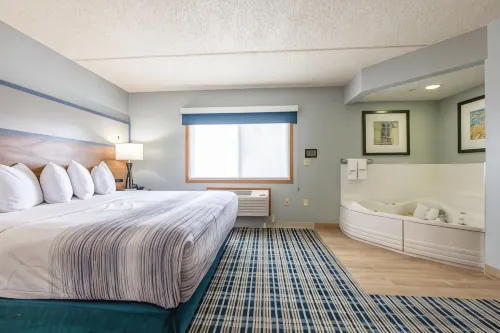AmericInn by Wyndham Sturgeon Bay فنادق في ستورجون باي