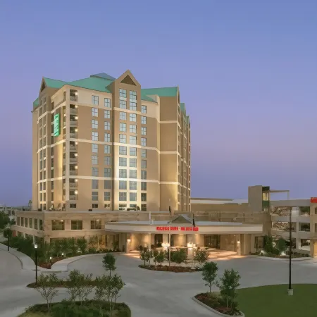 Embassy Suites by Hilton Dallas Frisco Hotel & Convention Center Отели рядом с достопримечательностью «Парк Фриско Коммонс»