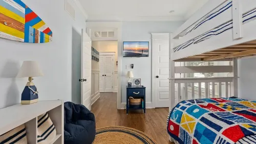 Beautiful new home, professionally decorated with pool close to town and beach