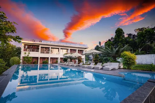 Nirvana Hotel Tetebatu - 3 estrellas