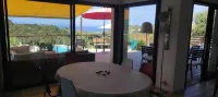 Grande Villa Familiale Récente Avec vue sur mer et Piscine Privée Hotels in Pietrosella