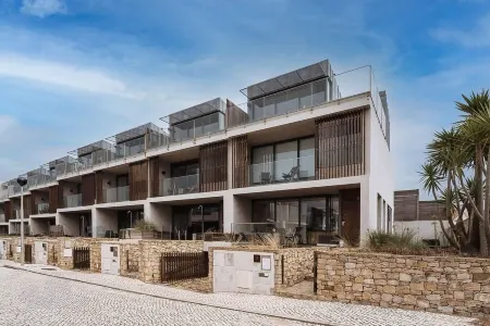 Quaint & Chic Seaside Villa | Luxury Complex Отели в г. А-душ-Куньядуш