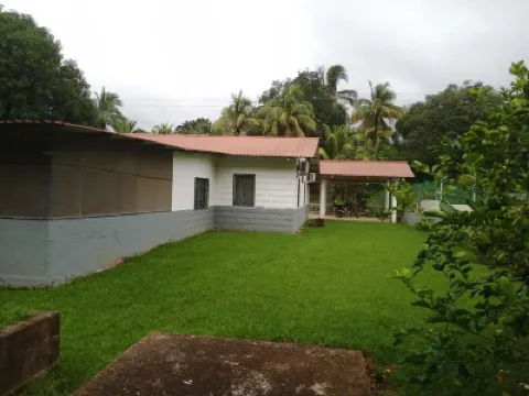 Casa Cardona , A charming 2bedroom and 2 bathroom house in TELA! Hotels in 