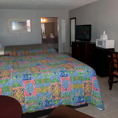 Express Inn & Suites - 5 Miles from St Petersburg Clearwater Airport