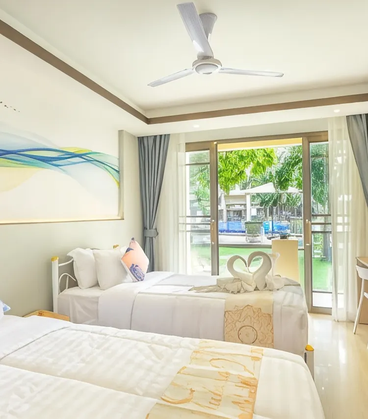 ห้องดีลักซ์เตียงใหญ่หรือเตียงแฝดพร้อมทางเข้าสระว่ายน้ำ