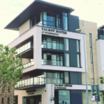 Talbot Suites at Stonebridge Hotel di 