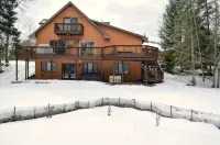 Peaceful Getaway on Mio Pond - Homestays