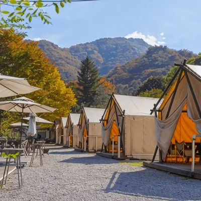 Brousseau Glamping N Caravan Hotel dekat Jade Garden