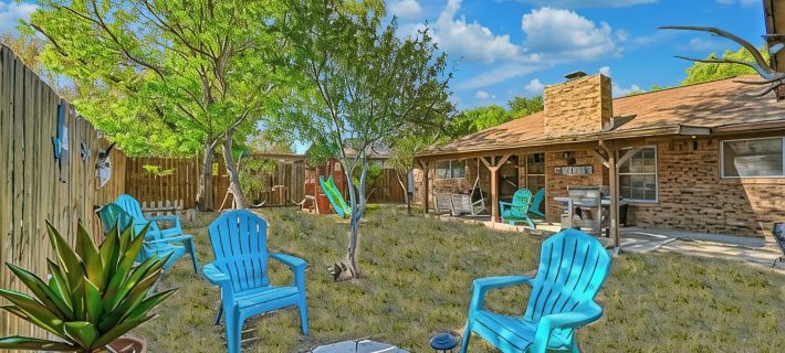 Kerrville Hidden Gem with Firepit and Grill - Great Location Hotels in Kerr County