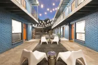 Vintage Chalet Studio 6 Creative Walkable Montrose H-Town Favorite!! - Condos