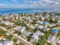 Renovated 2bed / 1bath North End of Anna Maria, 2min walk to the beach