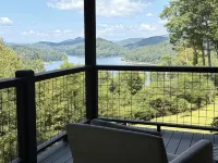 "The Nut House" Long Range Views & 5 Minutes to Cashiers Crossroads - 4-Star